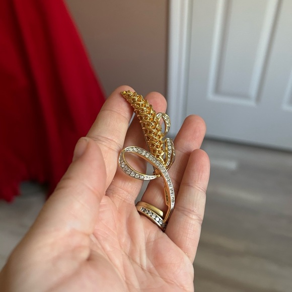 4/$100 vintage BUTLER Elegant Gold and Silver Women's Jewelry Piece 🥳 - Picture 3 of 8